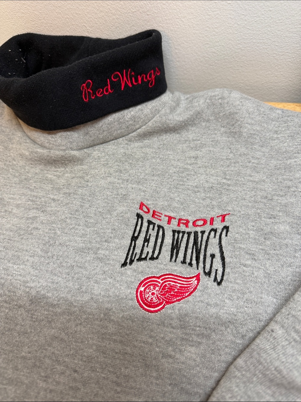 Vintage Men's Gray Detroit Red Wings Turtleneck Sweatshirt - Picture 2 of 7
